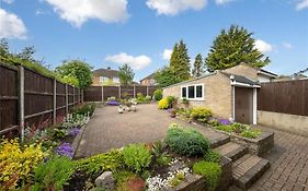 Beaconsfield House, Modern, Recently Refurbished, Self Check-In, Free Parking And Near Luton Airport
